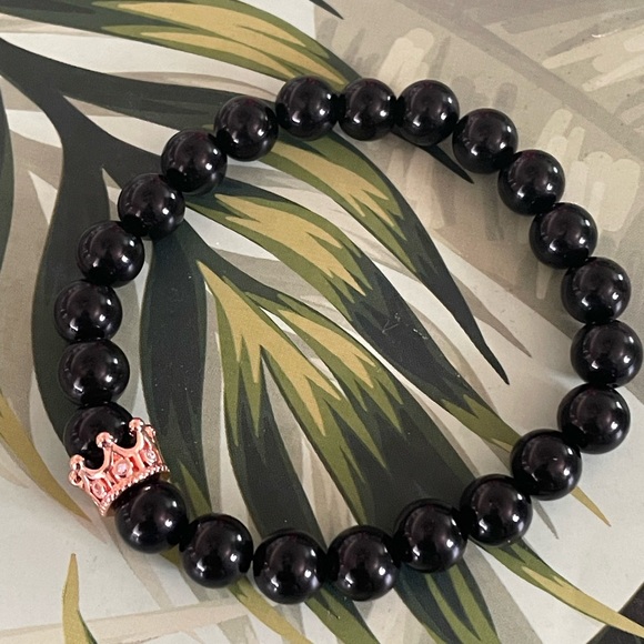 Obsidian stone with Crown charm - Picture 3 of 3